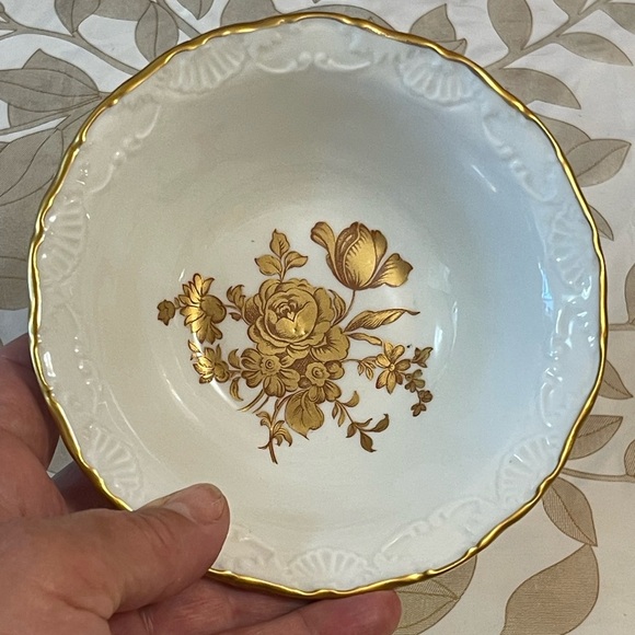 VINTAGE LIMOGES FRANCE PEDESTAL CANDY/NUT DISH GOLD AND ROSE DESIGN - Picture 2 of 8